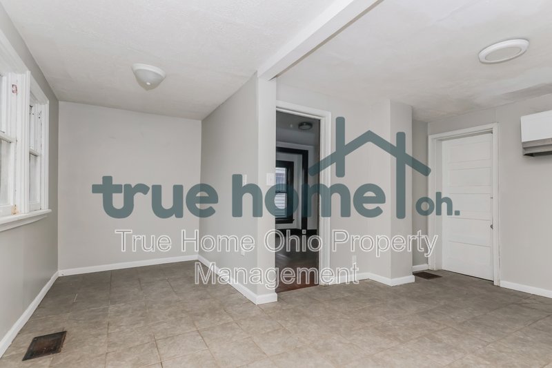 1249 Everett Drive property image