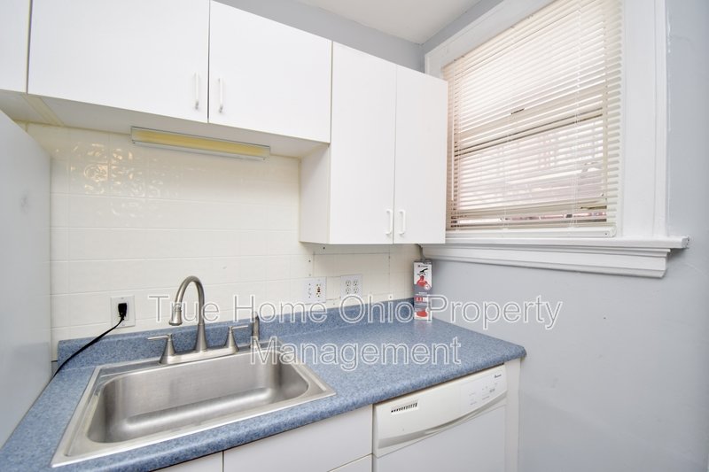 2425 West Clifton Avenue - 2 property image