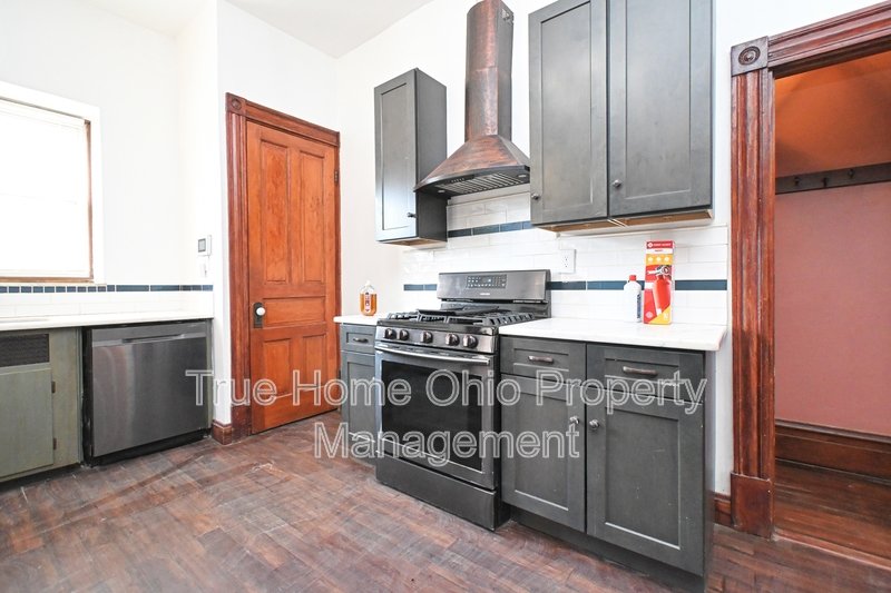 735 Considine Avenue property image