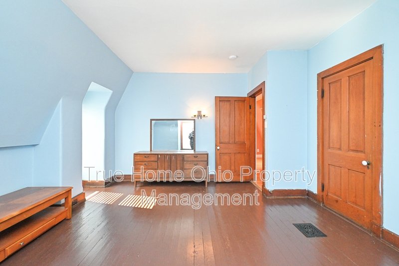 735 Considine Avenue property image