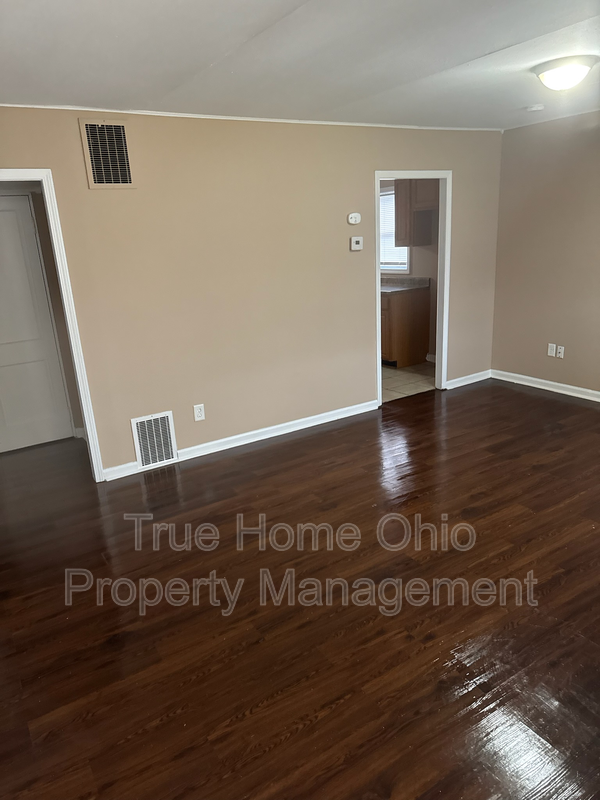 1905 Sheffield Street property image