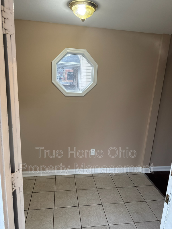 1905 Sheffield Street property image