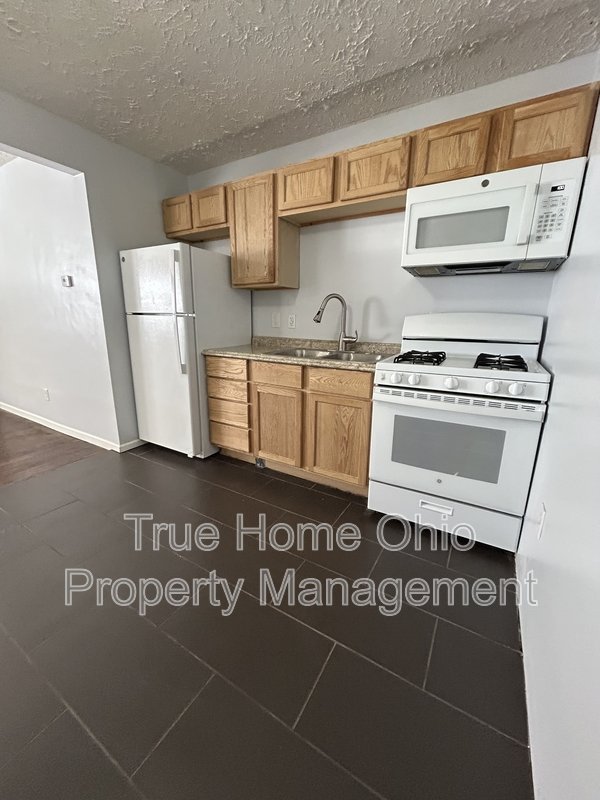 116 Clinton Springs Avenue - 3 property image