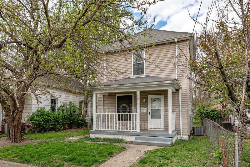 1915 Woodlawn Avenue property image