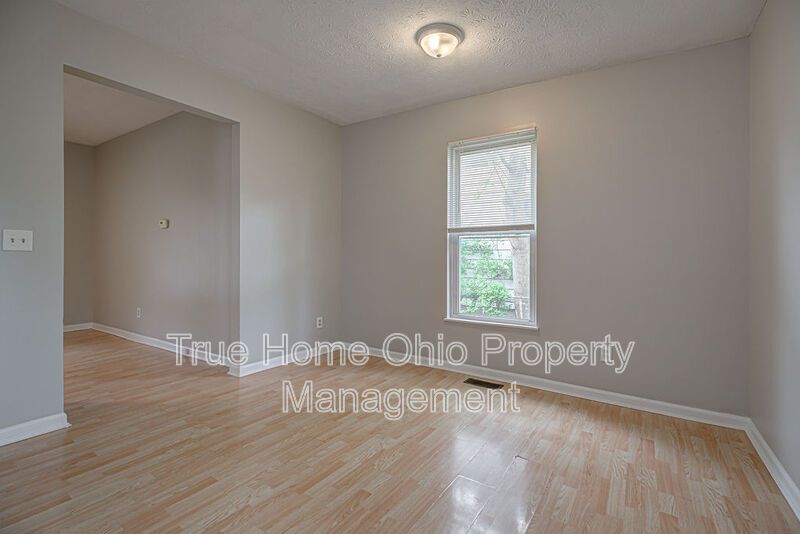 1915 Woodlawn Avenue property image