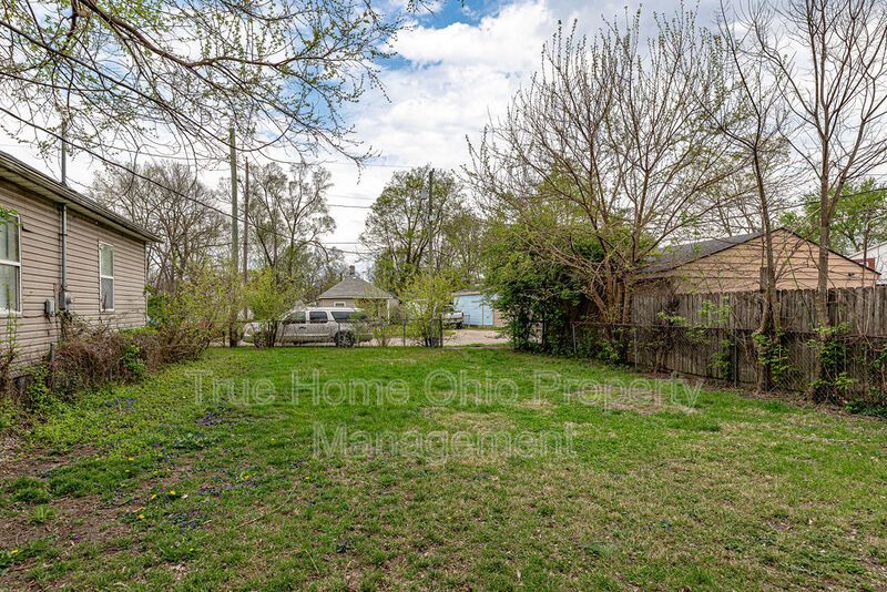 1915 Woodlawn Avenue property image