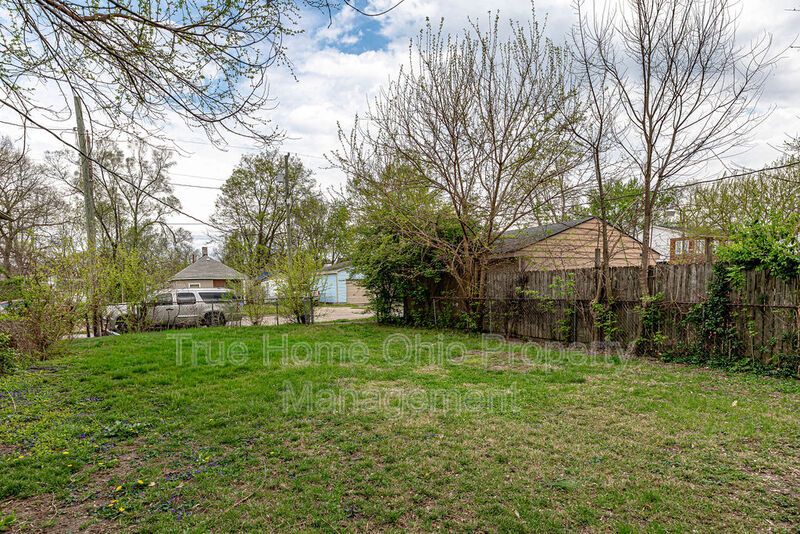 1915 Woodlawn Avenue property image