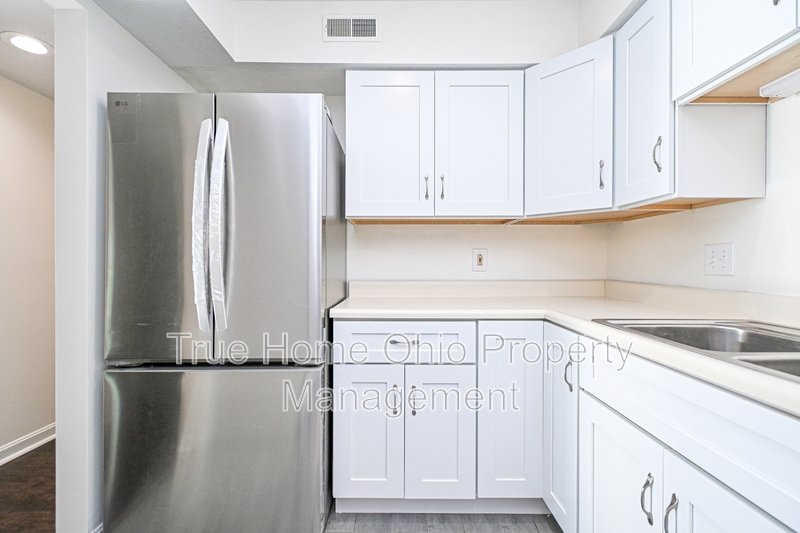 3021 Stratford Ct - 1 property image