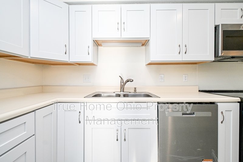 3021 Stratford Ct - 1 property image