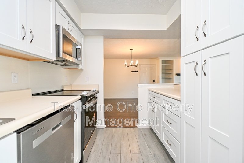 3021 Stratford Ct - 1 property image