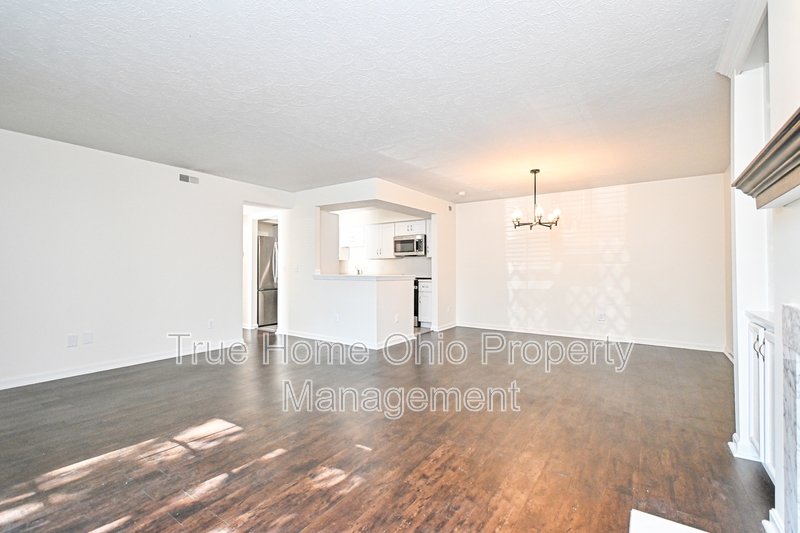 3021 Stratford Ct - 1 property image