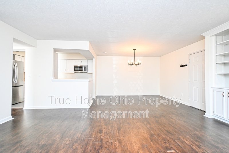3021 Stratford Ct - 1 property image