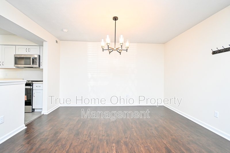 3021 Stratford Ct - 1 property image