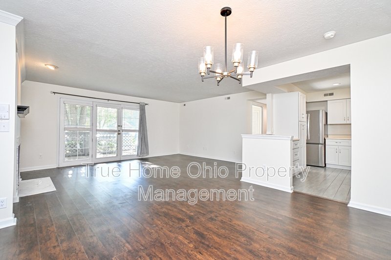 3021 Stratford Ct - 1 property image