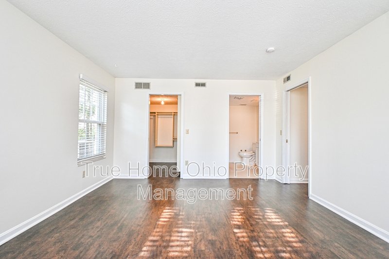 3021 Stratford Ct - 1 property image