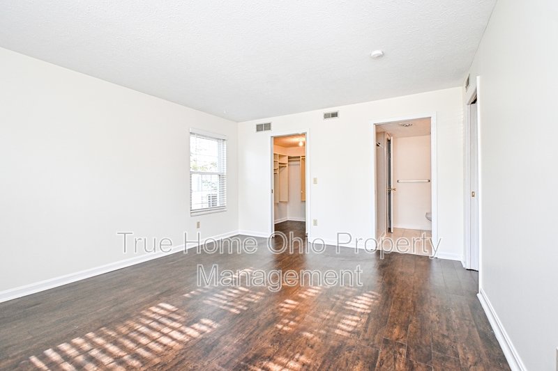3021 Stratford Ct - 1 property image