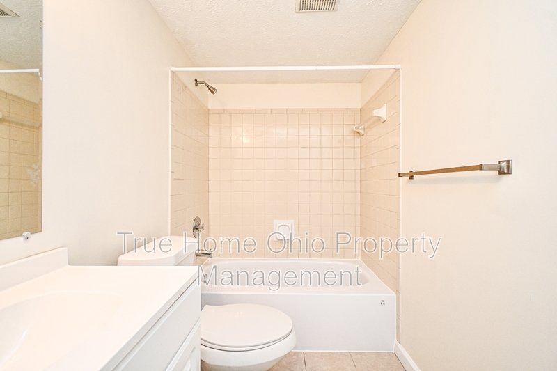 3021 Stratford Ct - 1 property image