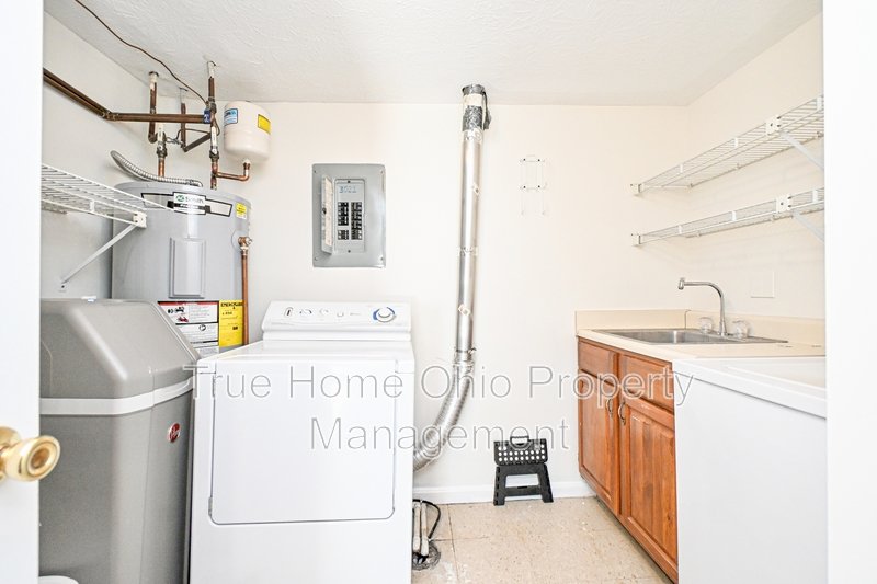 3021 Stratford Ct - 1 property image