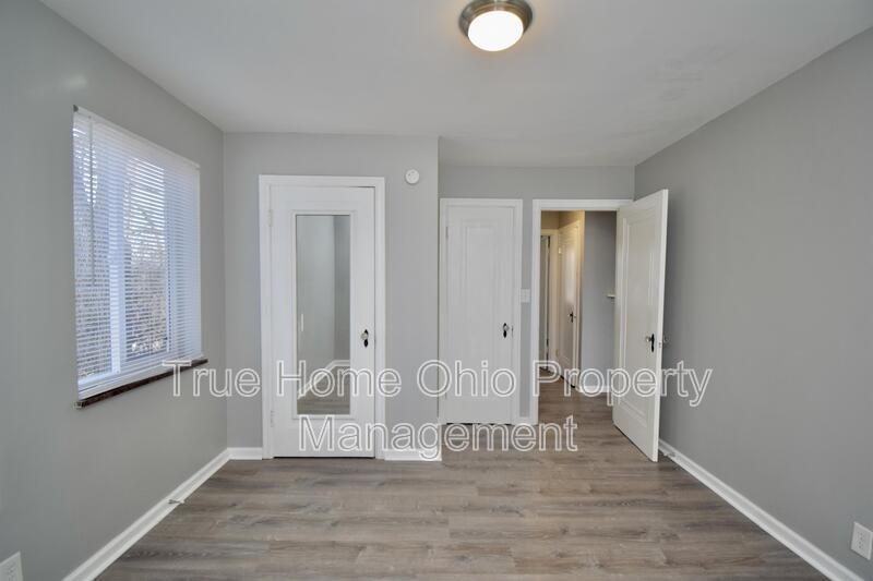 5219 Colerain Avenue property image