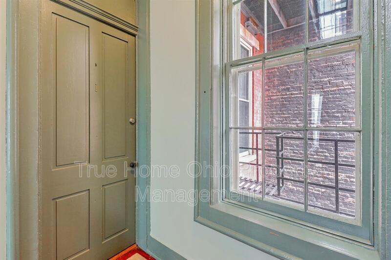 1427 Main St property image