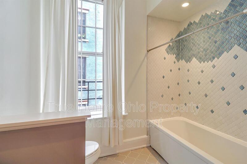 1427 Main St property image