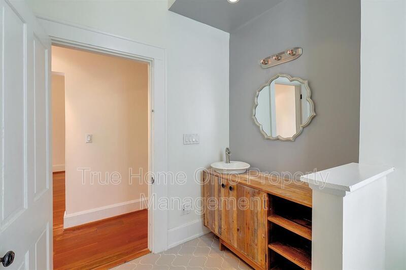 1427 Main St property image