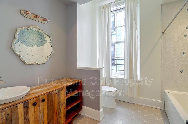 1427 Main St property image