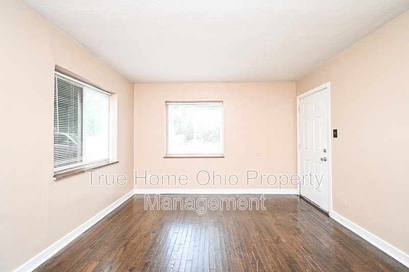 3042 Percy Avenue - 2 property image