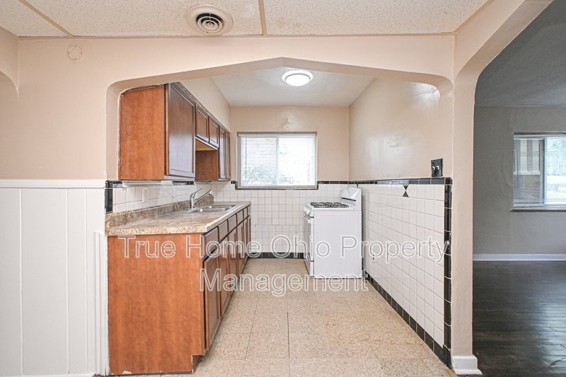 3042 Percy Avenue - 2 property image