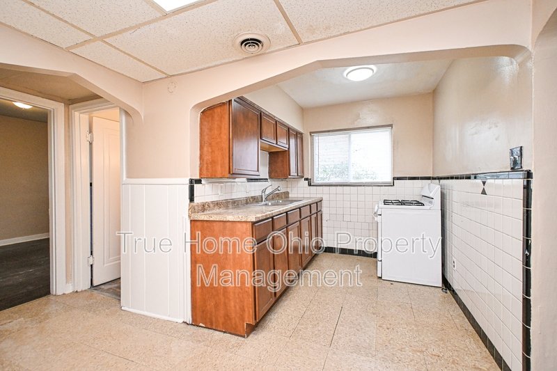 3042 Percy Avenue - 2 property image
