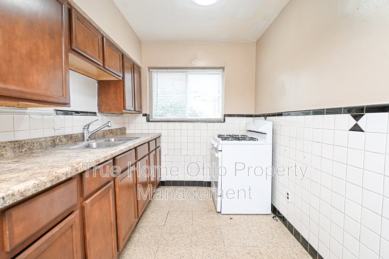 3042 Percy Avenue - 2 property image
