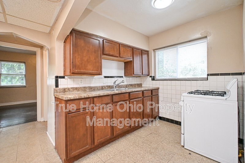 3042 Percy Avenue - 2 property image