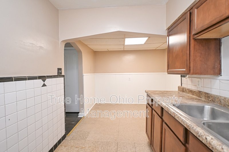 3042 Percy Avenue - 2 property image