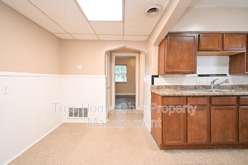 3042 Percy Avenue - 2 property image