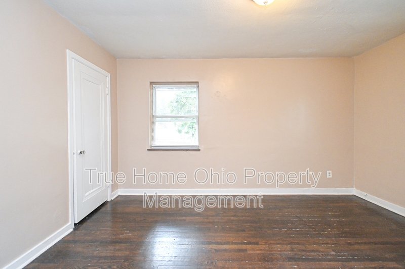 3042 Percy Avenue - 2 property image