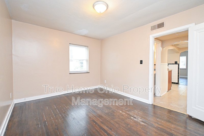 3042 Percy Avenue - 2 property image