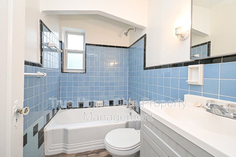 3042 Percy Avenue - 2 property image