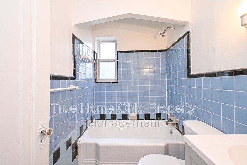 3042 Percy Avenue - 2 property image