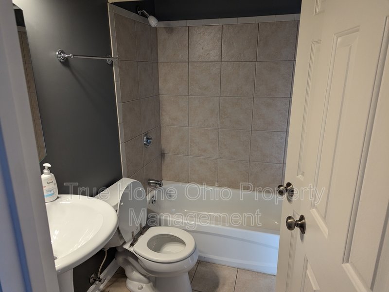 526 Clinton Springs Avenue - D property image