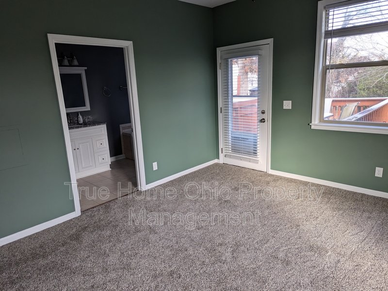 526 Clinton Springs Avenue - D property image