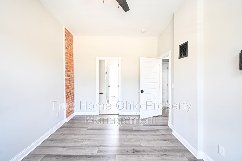 2823 Ashland Avenue property image