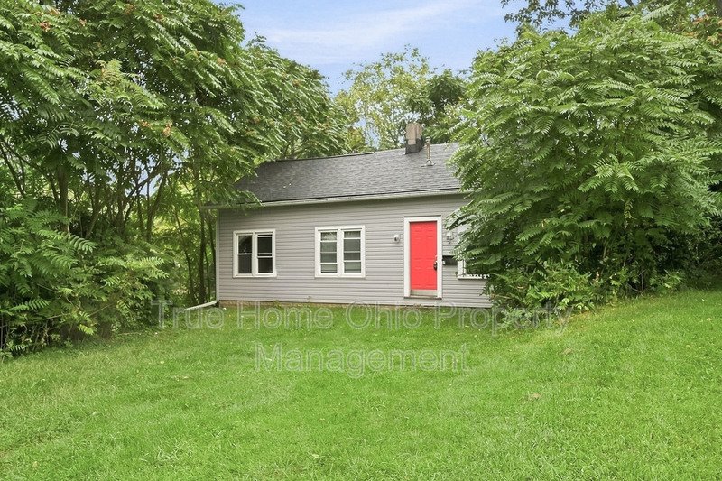 30-32 Lagonda Ave - 32 property image