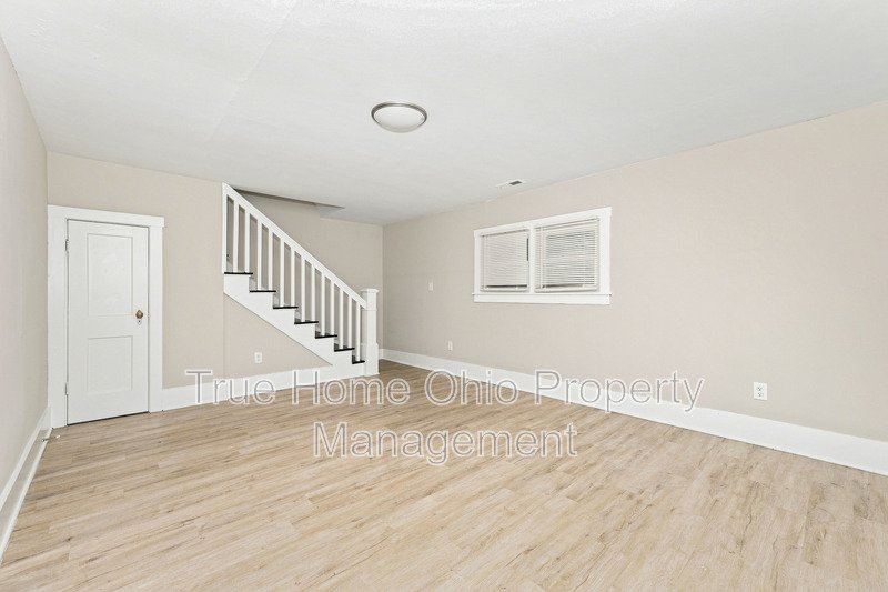 30-32 Lagonda Ave - 32 property image